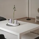 Beautiful - 2br, Wifi, Netflix & Ps4 דירה