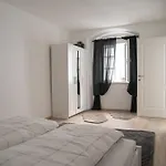 דירה Beautiful - 2br, Wifi, Netflix & Ps4